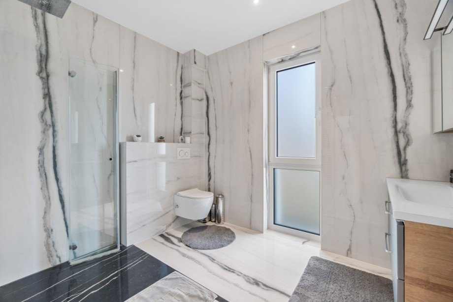 Badezimmer EG Einfamilienhaus K�ln