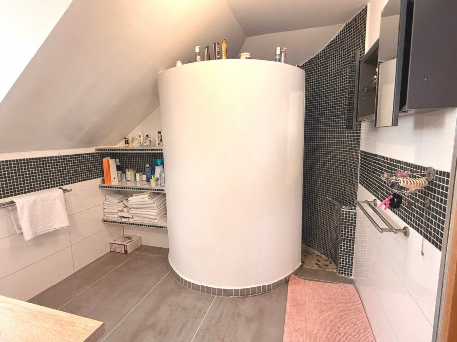 Badezimmer DG Villa Kerpen