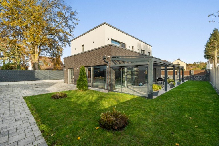 Seitenansicht K�ln Einfamilienhaus Exklusive Architektenvilla in ruhiger Bestlage - luxuri�ses Wohnen in K�ln-Lind