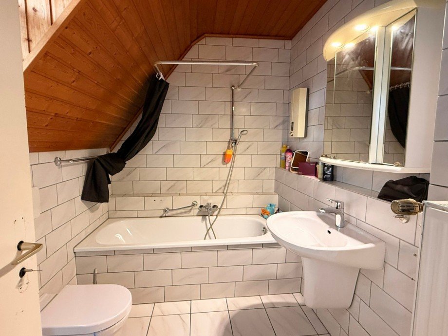 Badezimmer DG Doppelhaush�lfte Korschenbroich