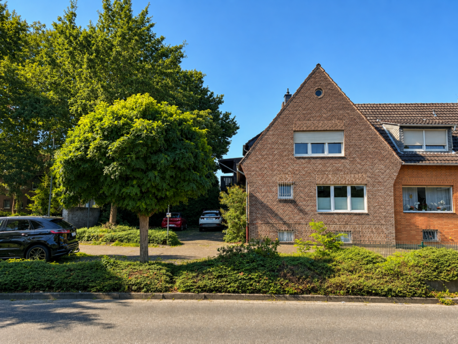 Vorderansicht Doppelhaush�lfte Korschenbroich