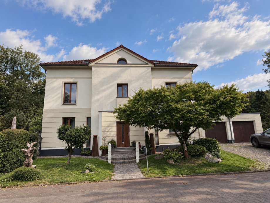 Stra�enansicht Villa Kerpen