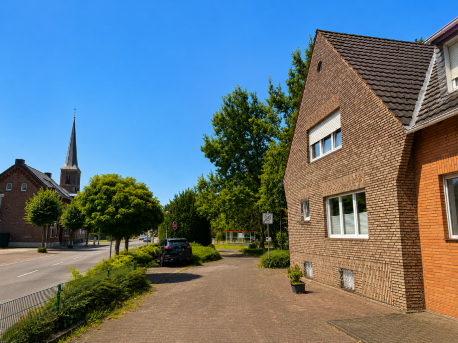Seitenansicht Doppelhaush�lfte Korschenbroich