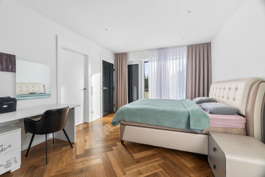 Schlafzimmer OG Einfamilienhaus K�ln
