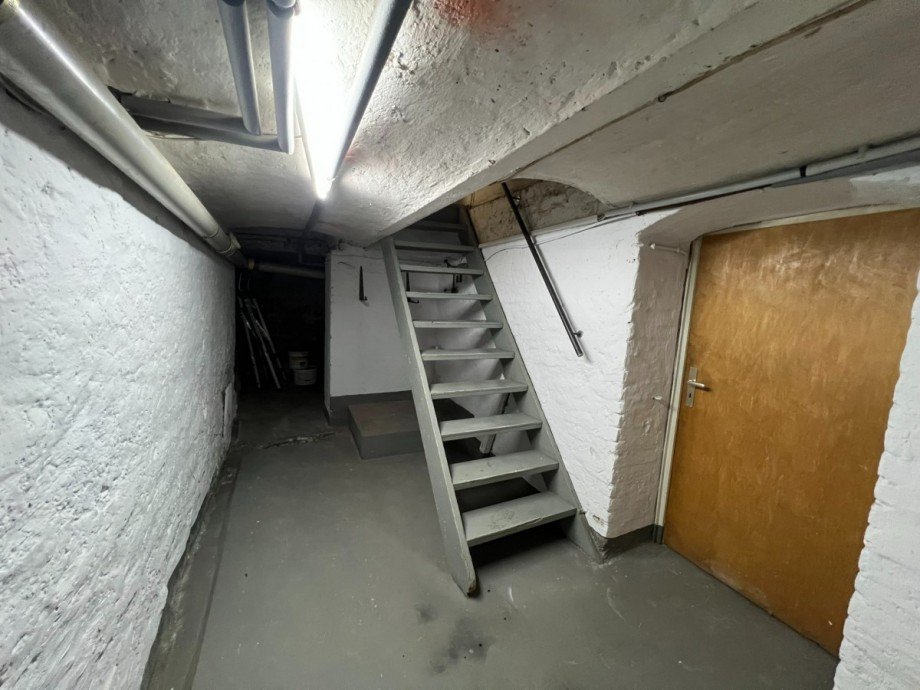 Keller Wohn- / Gesch�ftshaus Solingen